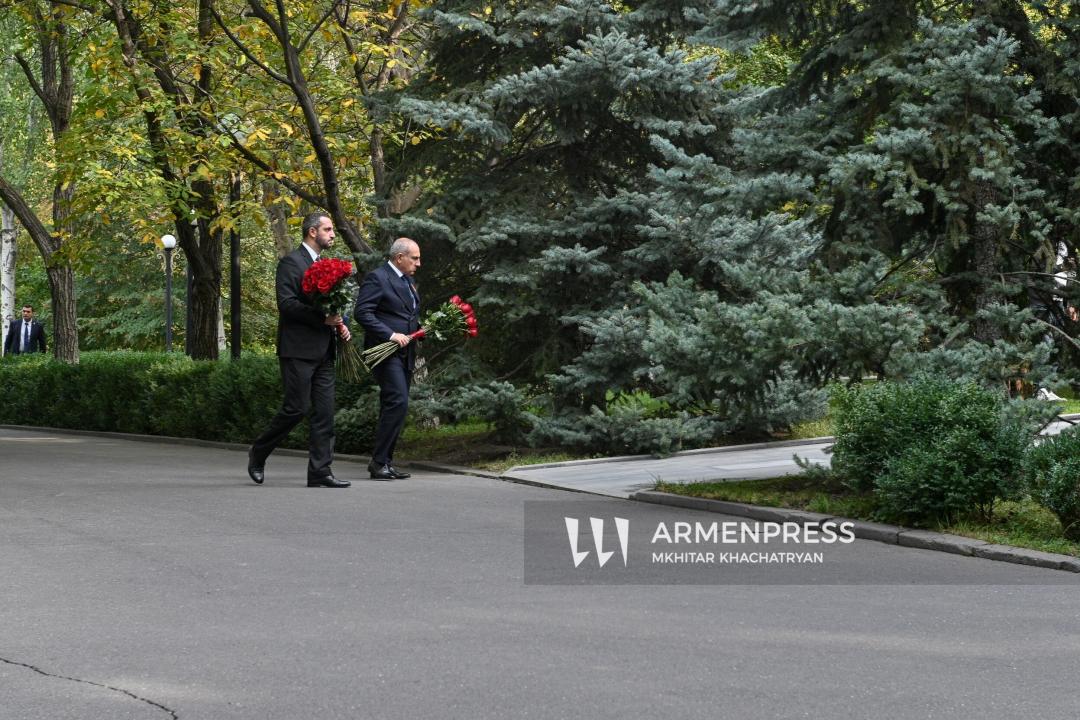 Հարգանքի տուրք՝ 1999 թ. հոկտեմբերի 27-ի ոճրագործության զոհերի հիշատակին