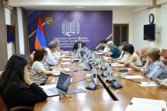 Economy Minister Gevorg Papoyan chairs Public Council meeting