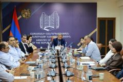 Réunion du Conseil consultatif pour le développement des PME sous la direction de Gevorg Papoyan