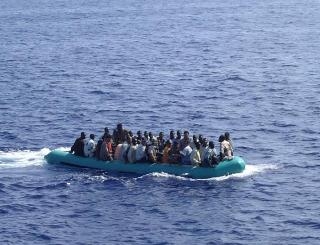 Около Лампедузы затонуло судно с беженцами из Туниса