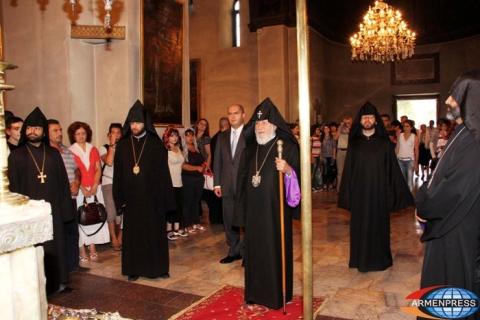 Մանկավարժներն Արմեն Աշոտյանի գլխավորությամբ ստացան Գարեգին Բ Կաթողիկոսի օրհնությունը