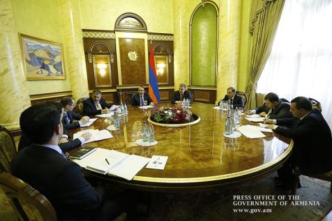 Armenian PM holds consultation devoted to economic development