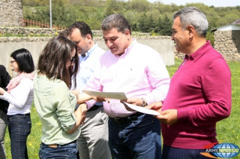 Их улыбка стала лучшей визитной карточкой – в мероприятиях к 100-летию Геноцида армян работал 451 доброволец