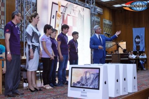 President partakes in events devoted to Tigran Petrosian’s 86th birthday