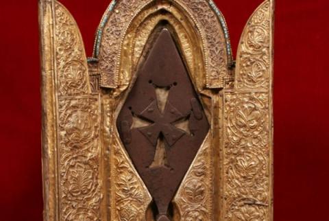 Holy Lance was brought down to Mother Cathedral