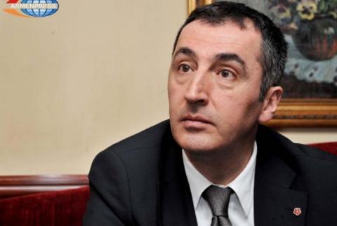 Turkish cab drivers of Berlin threaten lawmaker Cem Ozdemir over Armenian Genocide recognition