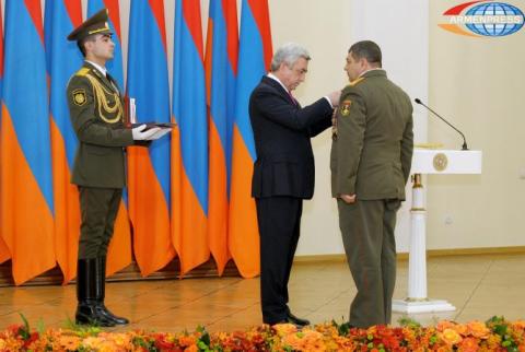 President Sargsyan awards over 200 veterans and servicemen on Army Day