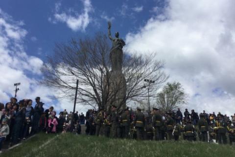 Armenian and Russian troops hold joint parade in Gyumri