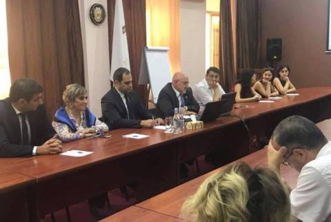 Փաստաբանների պալատում քննարկել են ԱՄն-ում փաստաբանների աշխատանքի առանձնահատկությունները