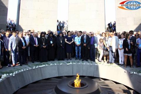 «Հայաստան-Սփյուռք» համաժողովի մասնակիցները հարգանքի տուրք մատուցեցին Հայոց ցեղասպանության զոհերի հիշատակին