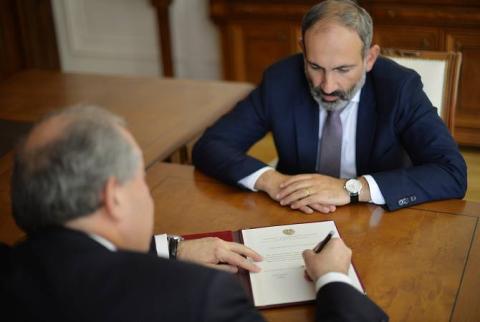 Նախագահ Արմեն Սարգսյանն ստորագրեց Փաշինյանին ՀՀ վարչապետ նշանակելու հրամանագիրը
