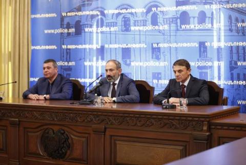 No barbed wires between police and people: PM Pashinyan introduces new Police Chief to staff