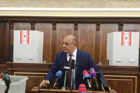Գյումրու ավագանիները դեմ քվեարկեցին քաղաքապետին անվստահություն հայտնող նախաձեռնության խմբի թեկնածուին