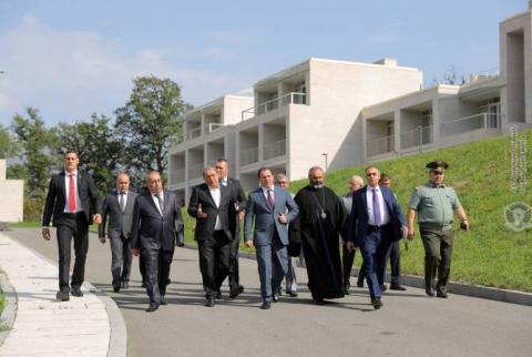 Դավիթ Տոնոյանը ուսումնական տարվա մեկնարկին այցելել է Մոնթե Մելքոնյանի անվան ռազմամարզական վարժարան