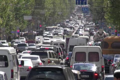 Երևանի մի շարք փողոցներում 10 բալանոց խցանումներ են