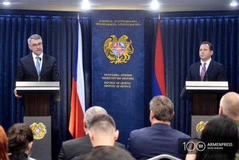 Չեխական DANA հաուբիցների մատակարարումն Ադրբեջան իրականացվել է երրորդ երկրների միջոցով. Չեխիայի պաշտպանության նախարար
