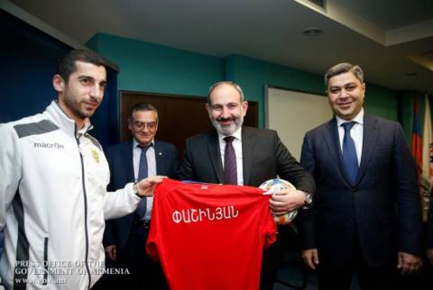 رئيس الوزراء نيكول باشينيان يهنئ المنتخب الوطني الأرميني لكرة القدم بالفوز على اليونان في التصفيات المؤهلة لكأس الأمم الأوروبية 2020