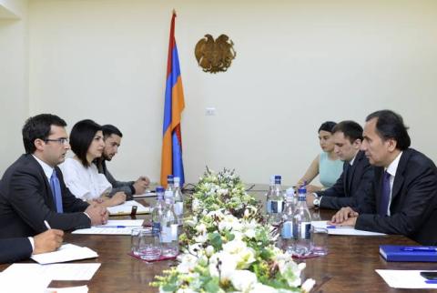 Armenian minister, Tajik Ambassador discuss cooperation opportunities