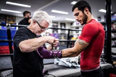 الملاكم الأرمني كور يريتسيان- بطل العالم WBO تحت 23 عام- يواصل مسيرته الاحترافية بدون خسائر