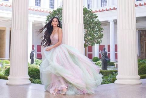56-летняя актриса Деми Мур снялась для обложки модного журнала Harper's Bazaar