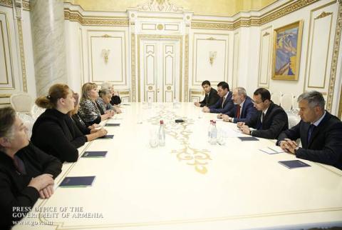 PM Pashinyan holds meeting with mothers of fallen soldiers
