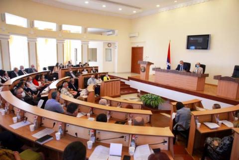 В Арцахе инициировали обсуждение права на образование в условиях эпидемии