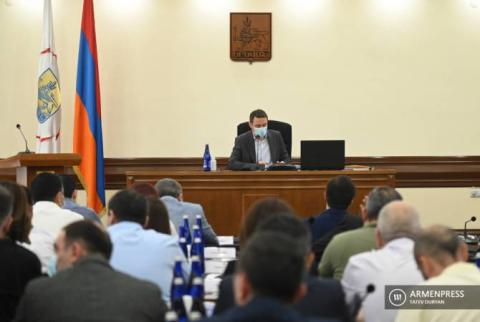Երևան քաղաքի ավագանու անդամ Նարեկ Պետրոսյանի մանդատը հանձնվեց Սուրեն Օհանյանին