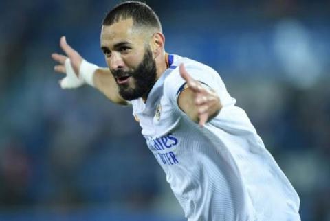 Real Madrid, Benzema'nın sözleşmesini uzattı