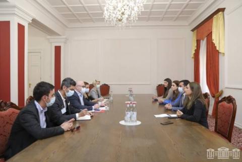 Հակոբ Արշակյանն ընդունել է Միջազգային հանրապետական ինստիտուտի տնօրեն Ջեյմս Դե Ուիթի գլխավորած պատվիրակությանը