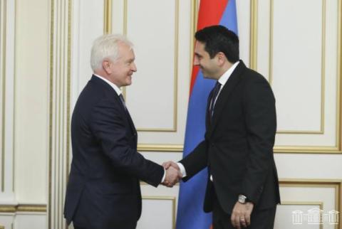 Alen Simonyan a reçu la délégation des fonctionnaires russes