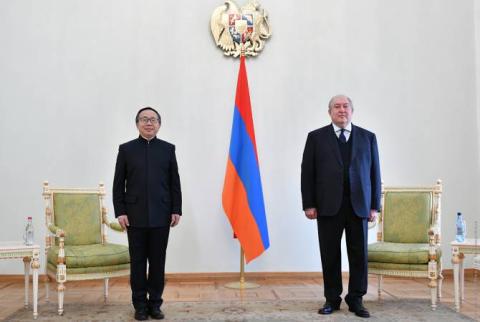 Rencontre du Président arménien avec l'Ambassadeur de Chine