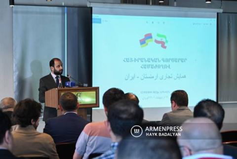 Երևանում տեղի ունեցած հայ-իրանական գործարար համաժողովի շրջանակներում «Մեղրի» և «Արաս» տնտեսական գոտիների միջև ստորագրվել է փոխըմբռնման հուշագիր