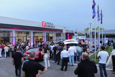 Հայաստանում բացվեց «Տեսլա Էներջի» ավտոսրահը