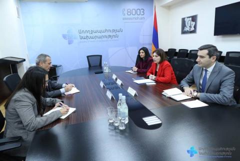 Healthcare Minister, Red Cross discuss possibility of transporting patients, sending baby food and medicine to Artsakh