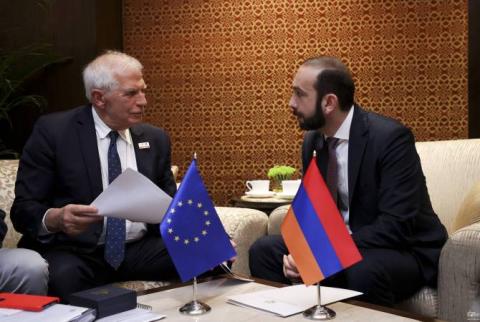 Armenian FM, EU’s Borrell meet in New Delhi, discuss Lachin Corridor, Azerbaijan settlement process
