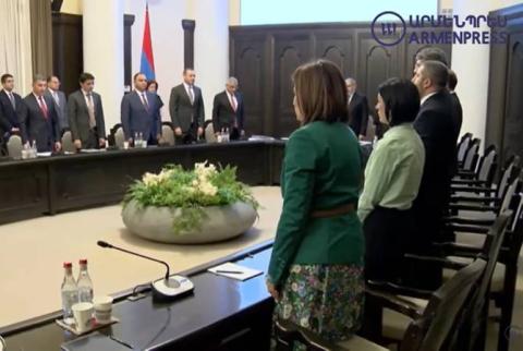 Հայաստանի կառավարության անդամները 1 րոպե լռությամբ հարգեցին պատգամավոր Վիգեն Խաչատրյանի հիշատակը