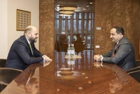 Հայաստանի բանկերի միության և Կենտրոնական բանկի նախագահները քննարկել են ֆինանսաբանկային համակարգի խնդիրների լուծումները