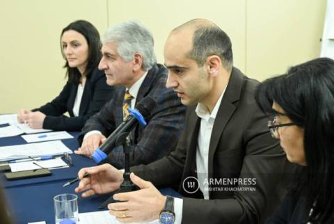 Азербайджан ведет экономическую войну против Армении: Вардан Джанян
