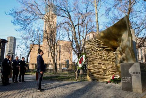 Երևանի ավագանու իշխող կոալիցիայի անդամները հարգանքի տուրք են մատուցել 2008թ․ մարտի 1-ի զոհերի հիշատակին