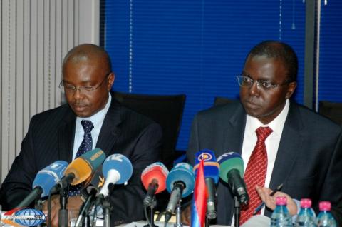 ՀԲ Հարավկովկասյան տարածաշրջանային տնօրեն Հենրի
Քերալիի եւ երեւանյան գրասենյակի տնօրեն Ժան Միշել Հափիիի
ասուլիսը: