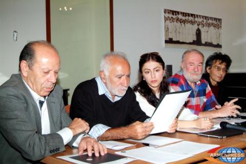 Հայոց ցեղասպանության 10 վավերագրերի շուրջ
գեղանկարչական, գրաֆիկական աշխատանքների և քանդակի
մրցույթի գնահատող հանձնաժողովի անդամների և երիտասարդ
ստեղծագործողների հանդիպումը