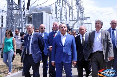 The delegation headed by Prime Minister arrived at
"Gyumri-2" 220 kV high-voltage power
substation
