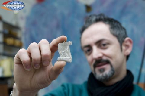 «Բարեւ Հայաստան». սիրիահայ Գևորգը կախազարդ է
պատրաստել Քիմ Քարդաշյանի և թևնոցներ System of a
Down-
ի տղաների համար