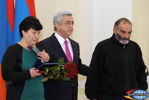 President Sargsyan awards over 200 veterans and servicemen
on Army Day