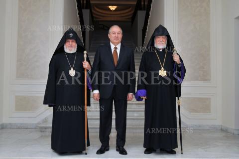 Президент Армении Армен Саркисян принял Католикоса
Всех Армян Гарегина Второго и Католикоса Великого Дома
Киликийского Арама Первого