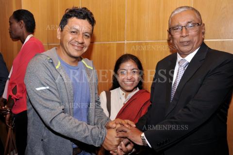 Meeting with 3 AURORA HUMANITARIANS - U Kyaw Hla Aung
of Myanmar, Sunitha Krishnan, of India and Father Tomás
González Castillo from Mexico