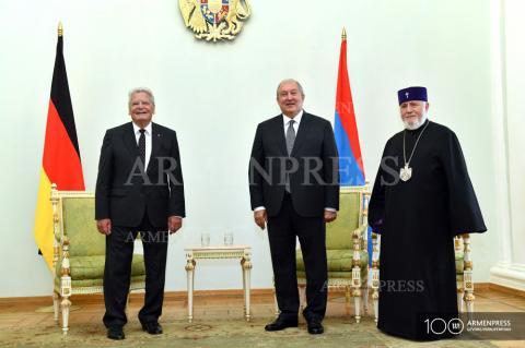 Президент Армен Саркисян принял экс-президента ФРГ
Йоахимa Гаукa