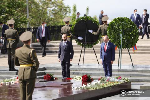 Nikol Pashinyan, Ararat Mirzoyan participate in May 9 event
