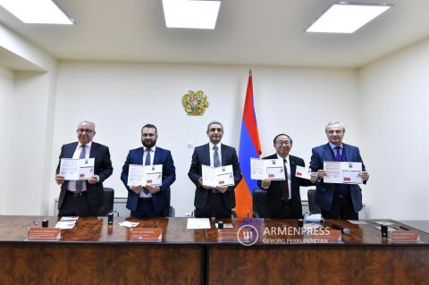 Չինաստանի կոմունիստական կուսակցության
հիմնադրման 100-ամյակին նվիրված նամականիշի
ստորագրումը