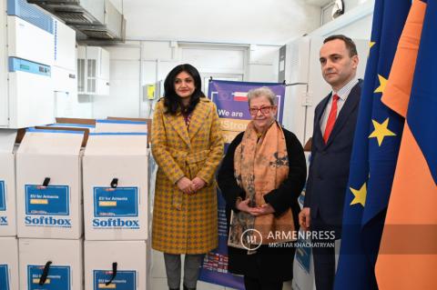 Португалия передала Армении первую партию вакцины
Pfizer против Ковида-19